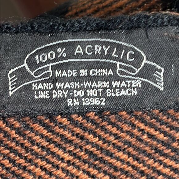 Plaid Scarf with Fringe 100% acrylic - Picture 3 of 3